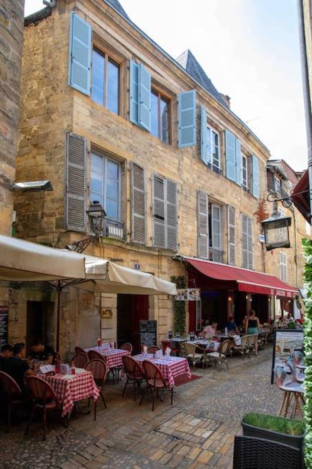 "Les Appartements De Betty A" Coeur Historique Sarlat Exterior foto
